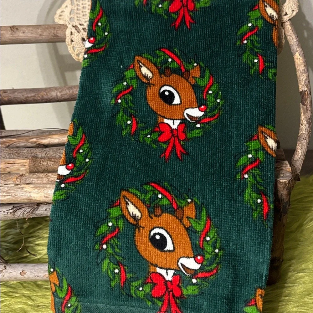 NEW Rudolph the Red Nosed Reindeer Christmas Wreath Printed Green Hand Towel